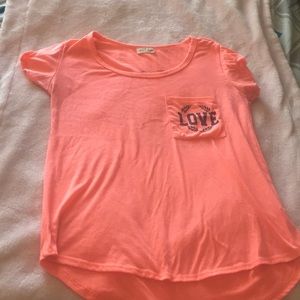 A pink love shirt sleeve shirt